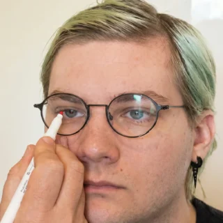 Manuel måling af glasmontering med touch